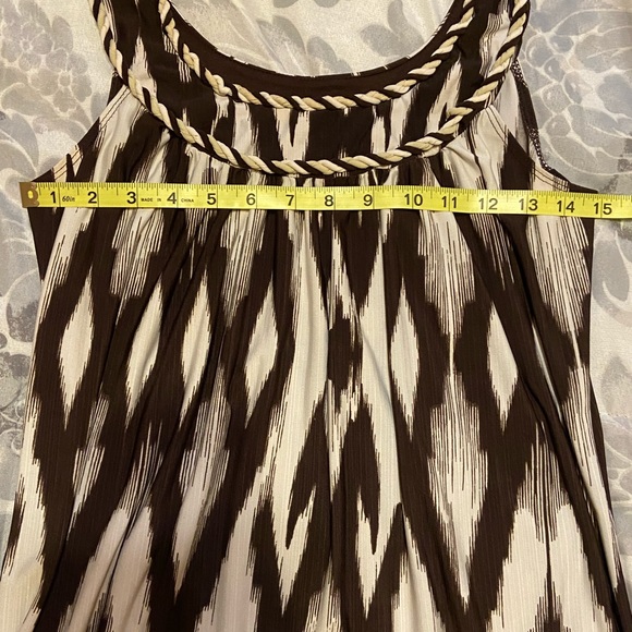 Brown, patterned top - Picture 4 of 6